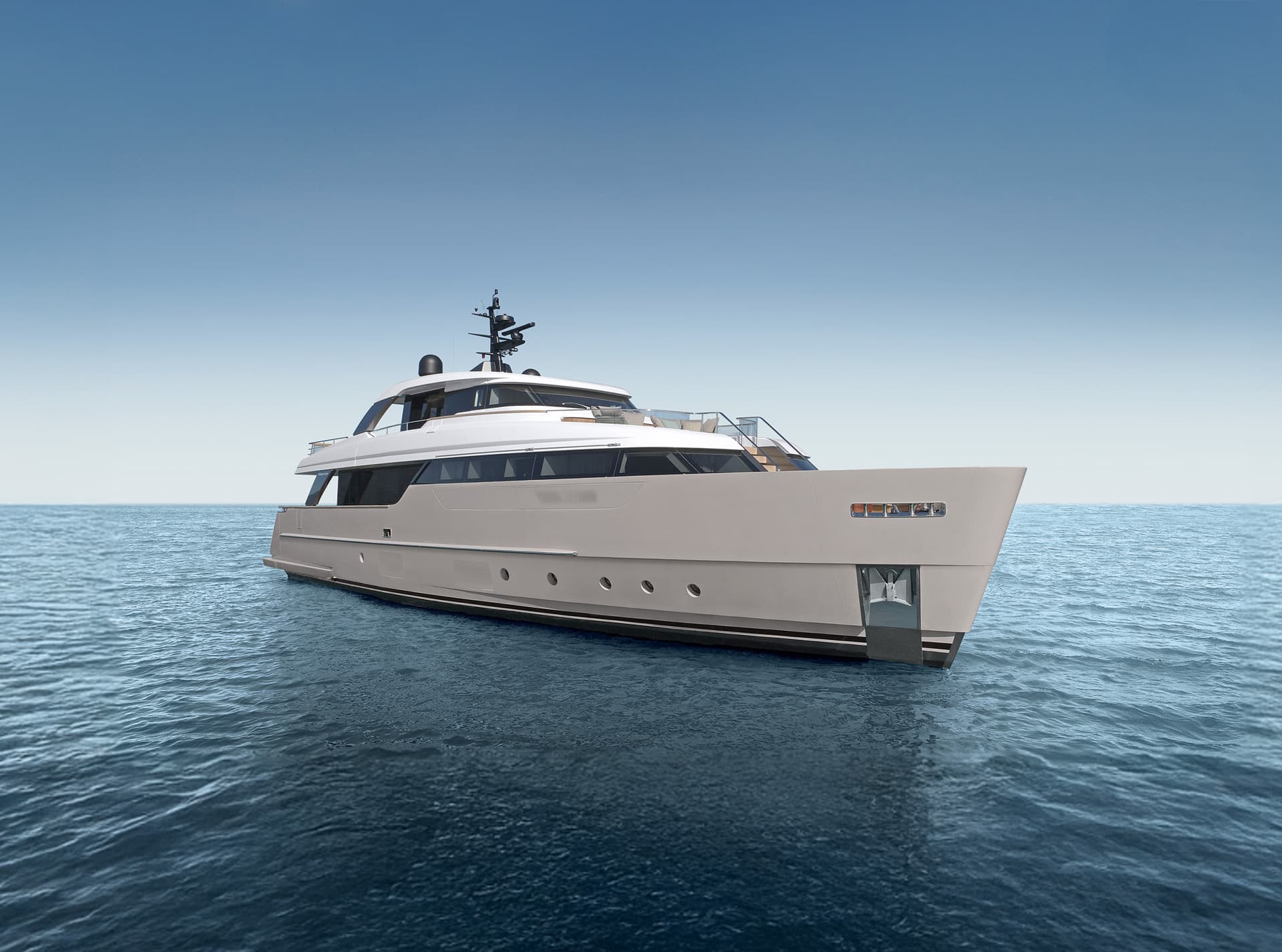 Sanlorenzo SD96 en navigation, profil long et bas de la ligne SD